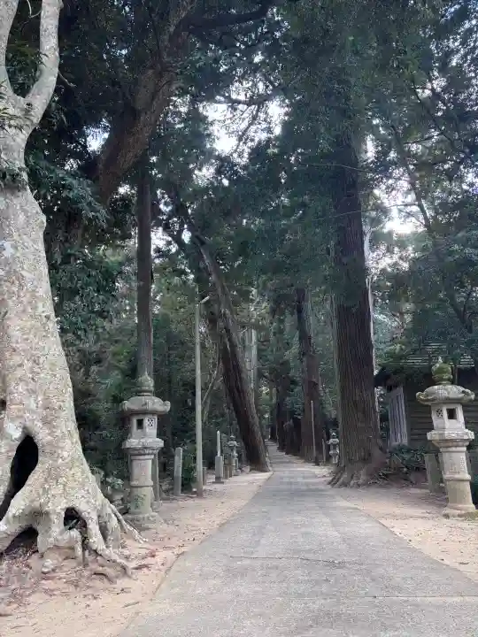 日吉神社の{uncategorized: "未分類", other: "その他", undefined: "問題あり", building: "その他建物", grave: "お墓", sacred_gate: "鳥居", guardian: "狛犬", statue: "像", buddha: "仏像", history: "歴史", nature: "自然", garden: "庭園", animal: "動物", pagoda: "塔", temizu: "手水舎", mountain_gate: "山門・神門", sanctuary: "本殿・本堂", subordinate: "末社・摂社", art: "芸術", scenery: "景色", jizo: "地蔵", ema: "絵馬", goshuin: "御朱印", omikuji: "おみくじ", items: "授与品その他", amulet: "お守り", goshuincho: "御朱印帳", eats: "食事", festival: "お祭り", votive_dance: "神楽", shichigosan: "七五三参", wedding: "結婚式", experience: "体験その他", initially: "初詣", around: "周辺", anti_infection: "感染症対策"}