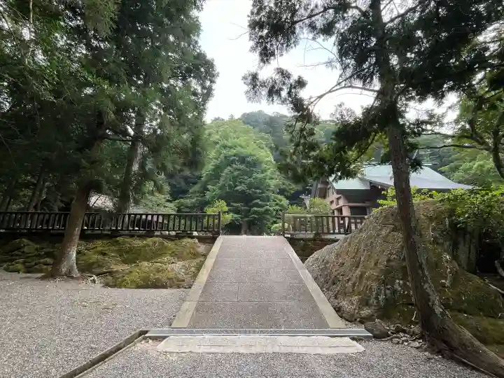 安房神社の{uncategorized: "未分類", other: "その他", undefined: "問題あり", building: "その他建物", grave: "お墓", sacred_gate: "鳥居", guardian: "狛犬", statue: "像", buddha: "仏像", history: "歴史", nature: "自然", garden: "庭園", animal: "動物", pagoda: "塔", temizu: "手水舎", mountain_gate: "山門・神門", sanctuary: "本殿・本堂", subordinate: "末社・摂社", art: "芸術", scenery: "景色", jizo: "地蔵", ema: "絵馬", goshuin: "御朱印", omikuji: "おみくじ", items: "授与品その他", amulet: "お守り", goshuincho: "御朱印帳", eats: "食事", festival: "お祭り", votive_dance: "神楽", shichigosan: "七五三参", wedding: "結婚式", experience: "体験その他", initially: "初詣", around: "周辺", anti_infection: "感染症対策"}
