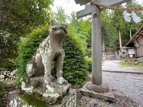 秩父若御子神社の狛犬