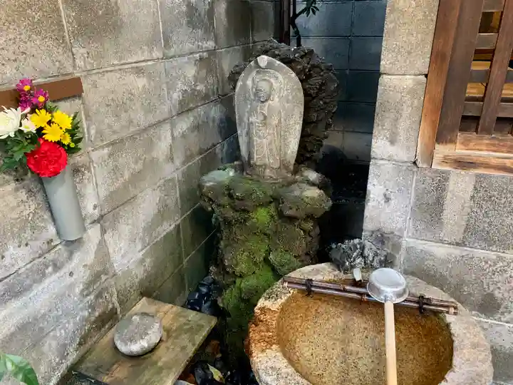 東心斎橋地蔵尊の手水舎