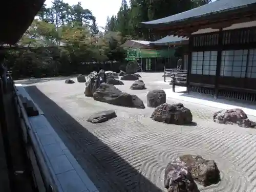 高野山金剛峯寺奥の院の庭園