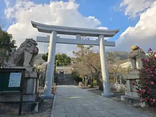 兵庫縣神戸護國神社の{uncategorized: "未分類", other: "その他", undefined: "問題あり", building: "その他建物", grave: "お墓", sacred_gate: "鳥居", guardian: "狛犬", statue: "像", buddha: "仏像", history: "歴史", nature: "自然", garden: "庭園", animal: "動物", pagoda: "塔", temizu: "手水舎", mountain_gate: "山門・神門", sanctuary: "本殿・本堂", subordinate: "末社・摂社", art: "芸術", scenery: "景色", jizo: "地蔵", ema: "絵馬", goshuin: "御朱印", omikuji: "おみくじ", items: "授与品その他", amulet: "お守り", goshuincho: "御朱印帳", eats: "食事", festival: "お祭り", votive_dance: "神楽", shichigosan: "七五三参", wedding: "結婚式", experience: "体験その他", initially: "初詣", around: "周辺", anti_infection: "感染症対策"}