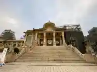 築地本願寺(本願寺築地別院)の{uncategorized: "未分類", other: "その他", undefined: "問題あり", building: "その他建物", grave: "お墓", sacred_gate: "鳥居", guardian: "狛犬", statue: "像", buddha: "仏像", history: "歴史", nature: "自然", garden: "庭園", animal: "動物", pagoda: "塔", temizu: "手水舎", mountain_gate: "山門・神門", sanctuary: "本殿・本堂", subordinate: "末社・摂社", art: "芸術", scenery: "景色", jizo: "地蔵", ema: "絵馬", goshuin: "御朱印", omikuji: "おみくじ", items: "授与品その他", amulet: "お守り", goshuincho: "御朱印帳", eats: "食事", festival: "お祭り", votive_dance: "神楽", shichigosan: "七五三参", wedding: "結婚式", experience: "体験その他", initially: "初詣", around: "周辺", anti_infection: "感染症対策"}