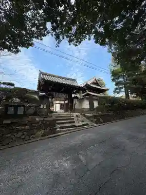 戒光寺（戒光律寺）の{uncategorized: "未分類", other: "その他", undefined: "問題あり", building: "その他建物", grave: "お墓", sacred_gate: "鳥居", guardian: "狛犬", statue: "像", buddha: "仏像", history: "歴史", nature: "自然", garden: "庭園", animal: "動物", pagoda: "塔", temizu: "手水舎", mountain_gate: "山門・神門", sanctuary: "本殿・本堂", subordinate: "末社・摂社", art: "芸術", scenery: "景色", jizo: "地蔵", ema: "絵馬", goshuin: "御朱印", omikuji: "おみくじ", items: "授与品その他", amulet: "お守り", goshuincho: "御朱印帳", eats: "食事", festival: "お祭り", votive_dance: "神楽", shichigosan: "七五三参", wedding: "結婚式", experience: "体験その他", initially: "初詣", around: "周辺", anti_infection: "感染症対策"}