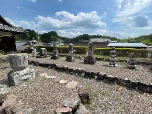 清寿庵の{uncategorized: "未分類", other: "その他", undefined: "問題あり", building: "その他建物", grave: "お墓", sacred_gate: "鳥居", guardian: "狛犬", statue: "像", buddha: "仏像", history: "歴史", nature: "自然", garden: "庭園", animal: "動物", pagoda: "塔", temizu: "手水舎", mountain_gate: "山門・神門", sanctuary: "本殿・本堂", subordinate: "末社・摂社", art: "芸術", scenery: "景色", jizo: "地蔵", ema: "絵馬", goshuin: "御朱印", omikuji: "おみくじ", items: "授与品その他", amulet: "お守り", goshuincho: "御朱印帳", eats: "食事", festival: "お祭り", votive_dance: "神楽", shichigosan: "七五三参", wedding: "結婚式", experience: "体験その他", initially: "初詣", around: "周辺", anti_infection: "感染症対策"}