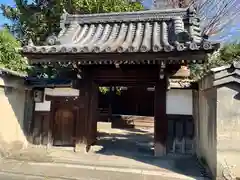 城安寺の山門