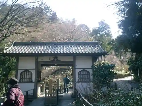 明月院の山門・神門