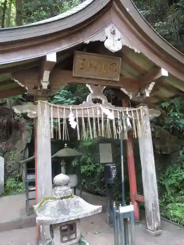 狸谷山不動院の本殿・本堂