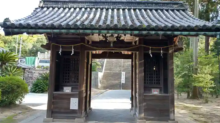 安仁神社の山門・神門