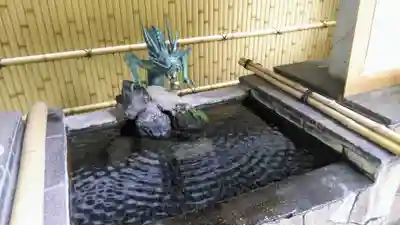 銀杏岡八幡神社の手水舎