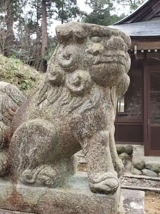 栃上神社の狛犬