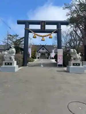 釧路八幡宮の{uncategorized: "未分類", other: "その他", undefined: "問題あり", building: "その他建物", grave: "お墓", sacred_gate: "鳥居", guardian: "狛犬", statue: "像", buddha: "仏像", history: "歴史", nature: "自然", garden: "庭園", animal: "動物", pagoda: "塔", temizu: "手水舎", mountain_gate: "山門・神門", sanctuary: "本殿・本堂", subordinate: "末社・摂社", art: "芸術", scenery: "景色", jizo: "地蔵", ema: "絵馬", goshuin: "御朱印", omikuji: "おみくじ", items: "授与品その他", amulet: "お守り", goshuincho: "御朱印帳", eats: "食事", festival: "お祭り", votive_dance: "神楽", shichigosan: "七五三参", wedding: "結婚式", experience: "体験その他", initially: "初詣", around: "周辺", anti_infection: "感染症対策"}