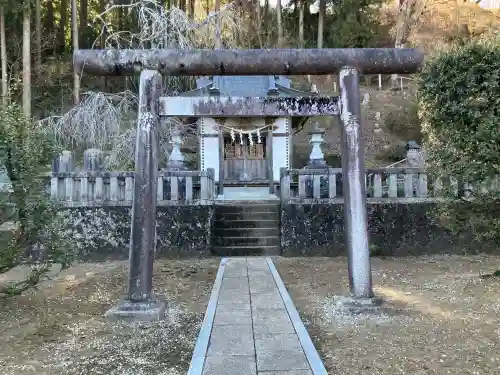御嶽山神社の{uncategorized: "未分類", other: "その他", undefined: "問題あり", building: "その他建物", grave: "お墓", sacred_gate: "鳥居", guardian: "狛犬", statue: "像", buddha: "仏像", history: "歴史", nature: "自然", garden: "庭園", animal: "動物", pagoda: "塔", temizu: "手水舎", mountain_gate: "山門・神門", sanctuary: "本殿・本堂", subordinate: "末社・摂社", art: "芸術", scenery: "景色", jizo: "地蔵", ema: "絵馬", goshuin: "御朱印", omikuji: "おみくじ", items: "授与品その他", amulet: "お守り", goshuincho: "御朱印帳", eats: "食事", festival: "お祭り", votive_dance: "神楽", shichigosan: "七五三参", wedding: "結婚式", experience: "体験その他", initially: "初詣", around: "周辺", anti_infection: "感染症対策"}