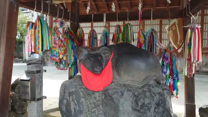 牛嶋神社の像