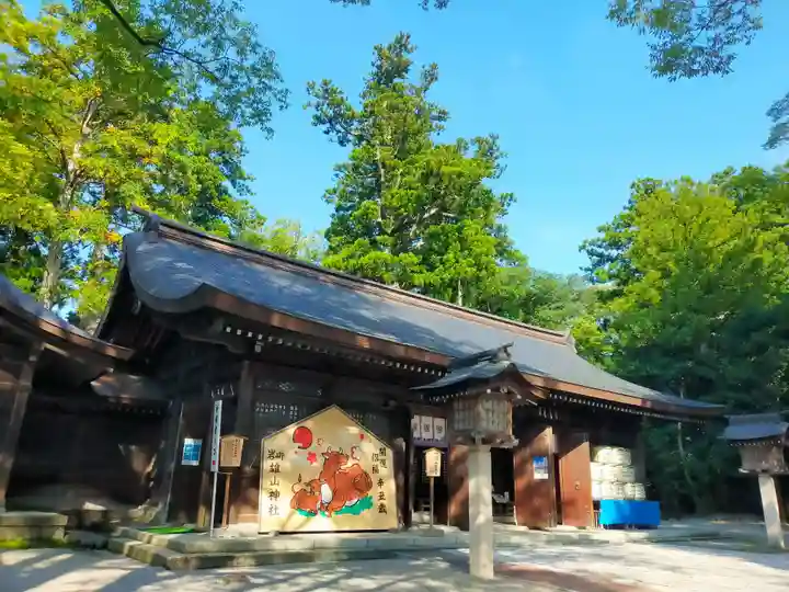 雄山神社前立社壇の本殿・本堂