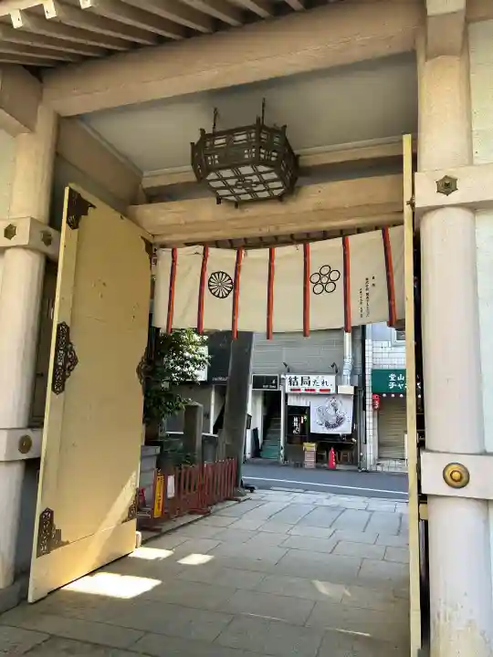 綱敷天神社の{uncategorized: "未分類", other: "その他", undefined: "問題あり", building: "その他建物", grave: "お墓", sacred_gate: "鳥居", guardian: "狛犬", statue: "像", buddha: "仏像", history: "歴史", nature: "自然", garden: "庭園", animal: "動物", pagoda: "塔", temizu: "手水舎", mountain_gate: "山門・神門", sanctuary: "本殿・本堂", subordinate: "末社・摂社", art: "芸術", scenery: "景色", jizo: "地蔵", ema: "絵馬", goshuin: "御朱印", omikuji: "おみくじ", items: "授与品その他", amulet: "お守り", goshuincho: "御朱印帳", eats: "食事", festival: "お祭り", votive_dance: "神楽", shichigosan: "七五三参", wedding: "結婚式", experience: "体験その他", initially: "初詣", around: "周辺", anti_infection: "感染症対策"}