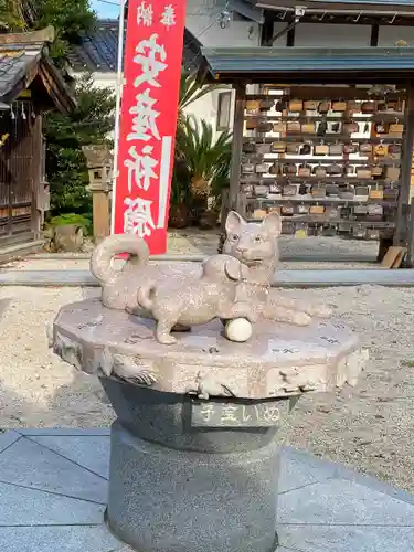 賣豆紀神社の狛犬