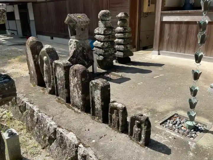 薬師堂の{uncategorized: "未分類", other: "その他", undefined: "問題あり", building: "その他建物", grave: "お墓", sacred_gate: "鳥居", guardian: "狛犬", statue: "像", buddha: "仏像", history: "歴史", nature: "自然", garden: "庭園", animal: "動物", pagoda: "塔", temizu: "手水舎", mountain_gate: "山門・神門", sanctuary: "本殿・本堂", subordinate: "末社・摂社", art: "芸術", scenery: "景色", jizo: "地蔵", ema: "絵馬", goshuin: "御朱印", omikuji: "おみくじ", items: "授与品その他", amulet: "お守り", goshuincho: "御朱印帳", eats: "食事", festival: "お祭り", votive_dance: "神楽", shichigosan: "七五三参", wedding: "結婚式", experience: "体験その他", initially: "初詣", around: "周辺", anti_infection: "感染症対策"}