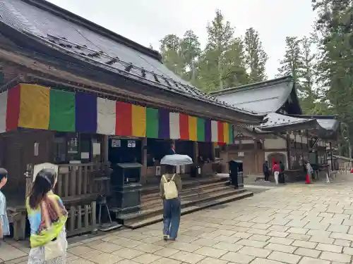 高野山金剛峯寺奥の院の{uncategorized: "未分類", other: "その他", undefined: "問題あり", building: "その他建物", grave: "お墓", sacred_gate: "鳥居", guardian: "狛犬", statue: "像", buddha: "仏像", history: "歴史", nature: "自然", garden: "庭園", animal: "動物", pagoda: "塔", temizu: "手水舎", mountain_gate: "山門・神門", sanctuary: "本殿・本堂", subordinate: "末社・摂社", art: "芸術", scenery: "景色", jizo: "地蔵", ema: "絵馬", goshuin: "御朱印", omikuji: "おみくじ", items: "授与品その他", amulet: "お守り", goshuincho: "御朱印帳", eats: "食事", festival: "お祭り", votive_dance: "神楽", shichigosan: "七五三参", wedding: "結婚式", experience: "体験その他", initially: "初詣", around: "周辺", anti_infection: "感染症対策"}