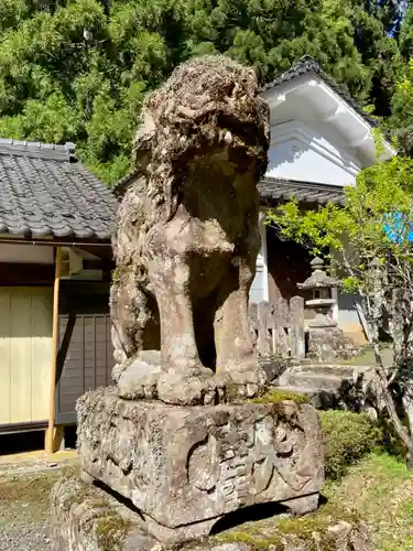 室尾谷神社の狛犬