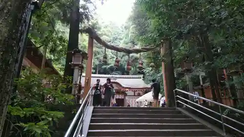 狭井坐大神荒魂神社(狭井神社)の鳥居