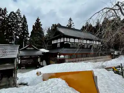 青龍寺(昭和大仏)の{uncategorized: "未分類", other: "その他", undefined: "問題あり", building: "その他建物", grave: "お墓", sacred_gate: "鳥居", guardian: "狛犬", statue: "像", buddha: "仏像", history: "歴史", nature: "自然", garden: "庭園", animal: "動物", pagoda: "塔", temizu: "手水舎", mountain_gate: "山門・神門", sanctuary: "本殿・本堂", subordinate: "末社・摂社", art: "芸術", scenery: "景色", jizo: "地蔵", ema: "絵馬", goshuin: "御朱印", omikuji: "おみくじ", items: "授与品その他", amulet: "お守り", goshuincho: "御朱印帳", eats: "食事", festival: "お祭り", votive_dance: "神楽", shichigosan: "七五三参", wedding: "結婚式", experience: "体験その他", initially: "初詣", around: "周辺", anti_infection: "感染症対策"}
