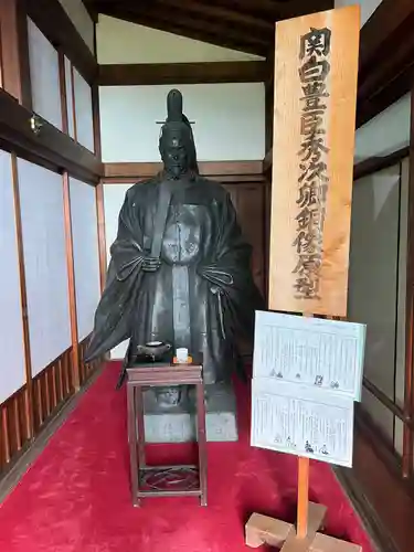 村雲御所瑞龍寺門跡の像