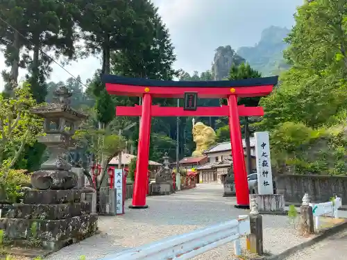 中之嶽神社の鳥居