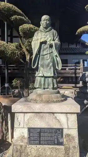 正琳寺の像