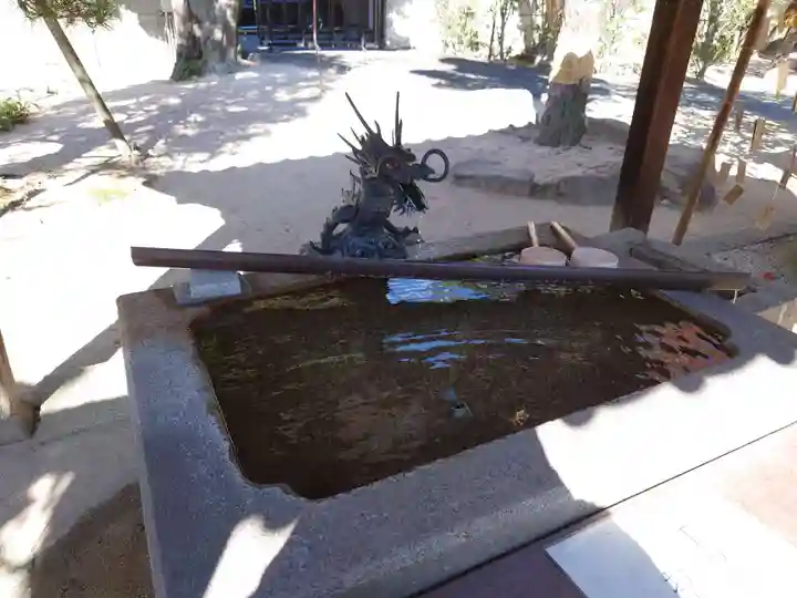 鶴羽根神社の手水舎