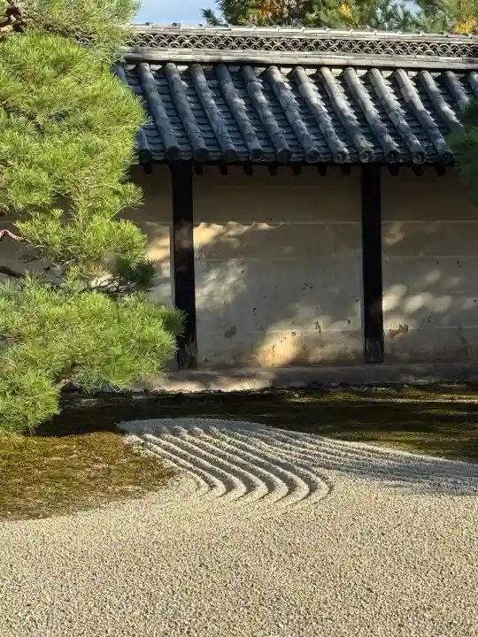 天龍寺の{uncategorized: "未分類", other: "その他", undefined: "問題あり", building: "その他建物", grave: "お墓", sacred_gate: "鳥居", guardian: "狛犬", statue: "像", buddha: "仏像", history: "歴史", nature: "自然", garden: "庭園", animal: "動物", pagoda: "塔", temizu: "手水舎", mountain_gate: "山門・神門", sanctuary: "本殿・本堂", subordinate: "末社・摂社", art: "芸術", scenery: "景色", jizo: "地蔵", ema: "絵馬", goshuin: "御朱印", omikuji: "おみくじ", items: "授与品その他", amulet: "お守り", goshuincho: "御朱印帳", eats: "食事", festival: "お祭り", votive_dance: "神楽", shichigosan: "七五三参", wedding: "結婚式", experience: "体験その他", initially: "初詣", around: "周辺", anti_infection: "感染症対策"}