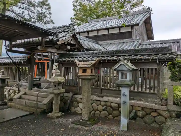 佐土神社の{uncategorized: "未分類", other: "その他", undefined: "問題あり", building: "その他建物", grave: "お墓", sacred_gate: "鳥居", guardian: "狛犬", statue: "像", buddha: "仏像", history: "歴史", nature: "自然", garden: "庭園", animal: "動物", pagoda: "塔", temizu: "手水舎", mountain_gate: "山門・神門", sanctuary: "本殿・本堂", subordinate: "末社・摂社", art: "芸術", scenery: "景色", jizo: "地蔵", ema: "絵馬", goshuin: "御朱印", omikuji: "おみくじ", items: "授与品その他", amulet: "お守り", goshuincho: "御朱印帳", eats: "食事", festival: "お祭り", votive_dance: "神楽", shichigosan: "七五三参", wedding: "結婚式", experience: "体験その他", initially: "初詣", around: "周辺", anti_infection: "感染症対策"}