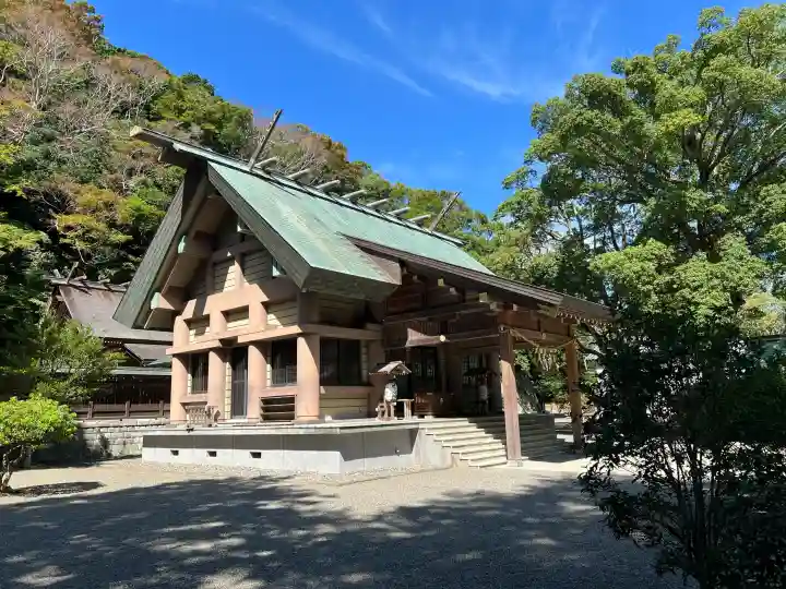 安房神社の{uncategorized: "未分類", other: "その他", undefined: "問題あり", building: "その他建物", grave: "お墓", sacred_gate: "鳥居", guardian: "狛犬", statue: "像", buddha: "仏像", history: "歴史", nature: "自然", garden: "庭園", animal: "動物", pagoda: "塔", temizu: "手水舎", mountain_gate: "山門・神門", sanctuary: "本殿・本堂", subordinate: "末社・摂社", art: "芸術", scenery: "景色", jizo: "地蔵", ema: "絵馬", goshuin: "御朱印", omikuji: "おみくじ", items: "授与品その他", amulet: "お守り", goshuincho: "御朱印帳", eats: "食事", festival: "お祭り", votive_dance: "神楽", shichigosan: "七五三参", wedding: "結婚式", experience: "体験その他", initially: "初詣", around: "周辺", anti_infection: "感染症対策"}