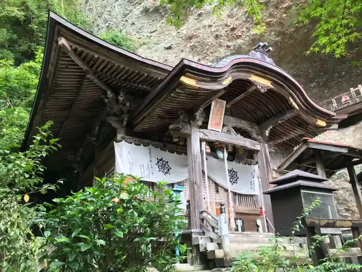 岩屋寺の本殿・本堂