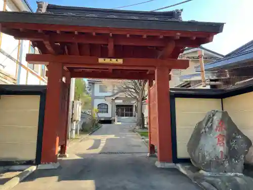 宝泉院の山門