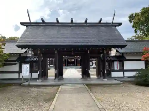 秋田県護國神社の山門・神門