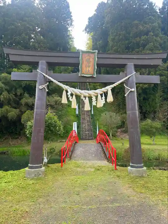 坪沼八幡神社の鳥居