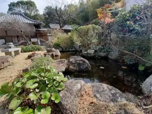梅岩寺の{uncategorized: "未分類", other: "その他", undefined: "問題あり", building: "その他建物", grave: "お墓", sacred_gate: "鳥居", guardian: "狛犬", statue: "像", buddha: "仏像", history: "歴史", nature: "自然", garden: "庭園", animal: "動物", pagoda: "塔", temizu: "手水舎", mountain_gate: "山門・神門", sanctuary: "本殿・本堂", subordinate: "末社・摂社", art: "芸術", scenery: "景色", jizo: "地蔵", ema: "絵馬", goshuin: "御朱印", omikuji: "おみくじ", items: "授与品その他", amulet: "お守り", goshuincho: "御朱印帳", eats: "食事", festival: "お祭り", votive_dance: "神楽", shichigosan: "七五三参", wedding: "結婚式", experience: "体験その他", initially: "初詣", around: "周辺", anti_infection: "感染症対策"}