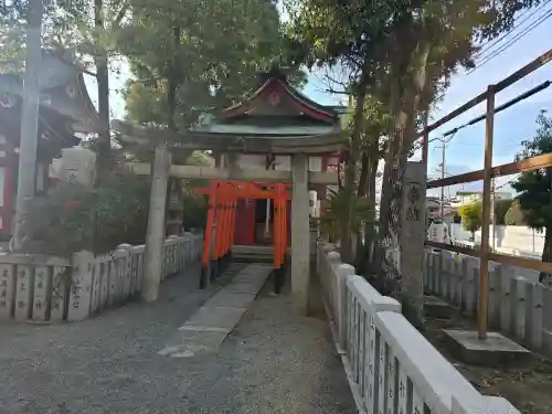 尾浜八幡神社の{uncategorized: "未分類", other: "その他", undefined: "問題あり", building: "その他建物", grave: "お墓", sacred_gate: "鳥居", guardian: "狛犬", statue: "像", buddha: "仏像", history: "歴史", nature: "自然", garden: "庭園", animal: "動物", pagoda: "塔", temizu: "手水舎", mountain_gate: "山門・神門", sanctuary: "本殿・本堂", subordinate: "末社・摂社", art: "芸術", scenery: "景色", jizo: "地蔵", ema: "絵馬", goshuin: "御朱印", omikuji: "おみくじ", items: "授与品その他", amulet: "お守り", goshuincho: "御朱印帳", eats: "食事", festival: "お祭り", votive_dance: "神楽", shichigosan: "七五三参", wedding: "結婚式", experience: "体験その他", initially: "初詣", around: "周辺", anti_infection: "感染症対策"}