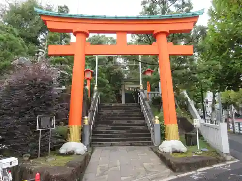 穴八幡宮の鳥居