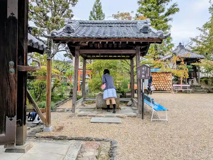 帯解寺の手水舎