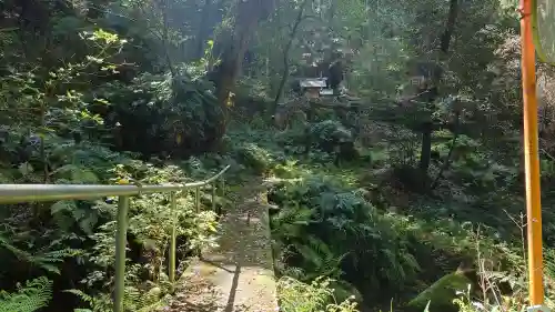 石上神社の{uncategorized: "未分類", other: "その他", undefined: "問題あり", building: "その他建物", grave: "お墓", sacred_gate: "鳥居", guardian: "狛犬", statue: "像", buddha: "仏像", history: "歴史", nature: "自然", garden: "庭園", animal: "動物", pagoda: "塔", temizu: "手水舎", mountain_gate: "山門・神門", sanctuary: "本殿・本堂", subordinate: "末社・摂社", art: "芸術", scenery: "景色", jizo: "地蔵", ema: "絵馬", goshuin: "御朱印", omikuji: "おみくじ", items: "授与品その他", amulet: "お守り", goshuincho: "御朱印帳", eats: "食事", festival: "お祭り", votive_dance: "神楽", shichigosan: "七五三参", wedding: "結婚式", experience: "体験その他", initially: "初詣", around: "周辺", anti_infection: "感染症対策"}