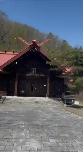 遠軽神社の{uncategorized: "未分類", other: "その他", undefined: "問題あり", building: "その他建物", grave: "お墓", sacred_gate: "鳥居", guardian: "狛犬", statue: "像", buddha: "仏像", history: "歴史", nature: "自然", garden: "庭園", animal: "動物", pagoda: "塔", temizu: "手水舎", mountain_gate: "山門・神門", sanctuary: "本殿・本堂", subordinate: "末社・摂社", art: "芸術", scenery: "景色", jizo: "地蔵", ema: "絵馬", goshuin: "御朱印", omikuji: "おみくじ", items: "授与品その他", amulet: "お守り", goshuincho: "御朱印帳", eats: "食事", festival: "お祭り", votive_dance: "神楽", shichigosan: "七五三参", wedding: "結婚式", experience: "体験その他", initially: "初詣", around: "周辺", anti_infection: "感染症対策"}