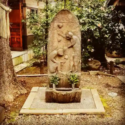 筑土八幡神社の像