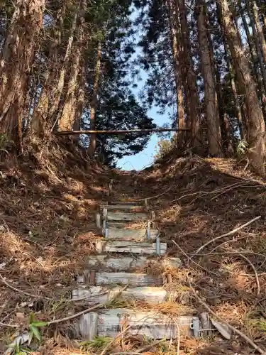 瓜谷神社の{uncategorized: "未分類", other: "その他", undefined: "問題あり", building: "その他建物", grave: "お墓", sacred_gate: "鳥居", guardian: "狛犬", statue: "像", buddha: "仏像", history: "歴史", nature: "自然", garden: "庭園", animal: "動物", pagoda: "塔", temizu: "手水舎", mountain_gate: "山門・神門", sanctuary: "本殿・本堂", subordinate: "末社・摂社", art: "芸術", scenery: "景色", jizo: "地蔵", ema: "絵馬", goshuin: "御朱印", omikuji: "おみくじ", items: "授与品その他", amulet: "お守り", goshuincho: "御朱印帳", eats: "食事", festival: "お祭り", votive_dance: "神楽", shichigosan: "七五三参", wedding: "結婚式", experience: "体験その他", initially: "初詣", around: "周辺", anti_infection: "感染症対策"}