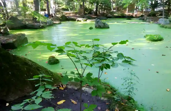 帯廣神社の庭園