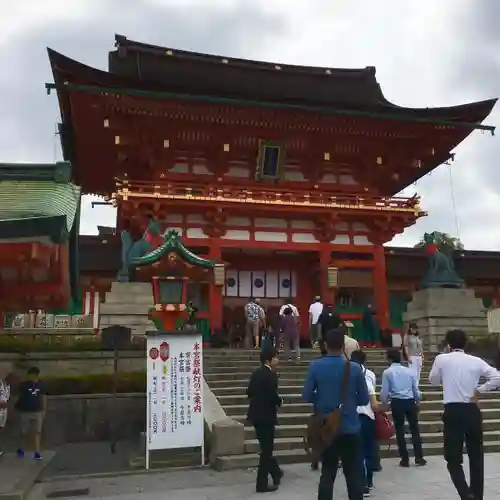 伏見稲荷大社の山門・神門