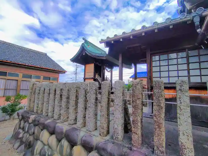 六所社(馬見塚)の本殿・本堂