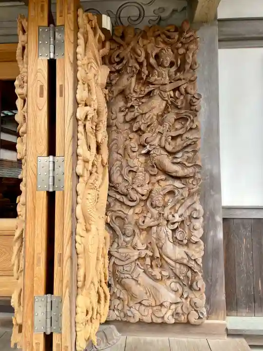 日蓮宗龍口山本龍寺の{uncategorized: "未分類", other: "その他", undefined: "問題あり", building: "その他建物", grave: "お墓", sacred_gate: "鳥居", guardian: "狛犬", statue: "像", buddha: "仏像", history: "歴史", nature: "自然", garden: "庭園", animal: "動物", pagoda: "塔", temizu: "手水舎", mountain_gate: "山門・神門", sanctuary: "本殿・本堂", subordinate: "末社・摂社", art: "芸術", scenery: "景色", jizo: "地蔵", ema: "絵馬", goshuin: "御朱印", omikuji: "おみくじ", items: "授与品その他", amulet: "お守り", goshuincho: "御朱印帳", eats: "食事", festival: "お祭り", votive_dance: "神楽", shichigosan: "七五三参", wedding: "結婚式", experience: "体験その他", initially: "初詣", around: "周辺", anti_infection: "感染症対策"}