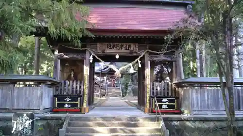 近津神社の山門・神門